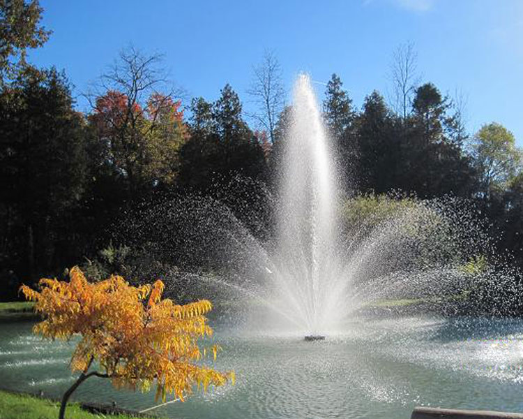 Opposite side of Fountain spraying water